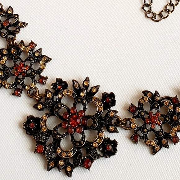 A beautiful bronze necklace with a classic and antique style - Picture 6 of 10